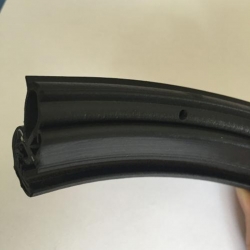 汽車TPE密封條材料 啞光 霧面 環(huán)保無(wú)毒 耐老化 抗撕裂 符合ROHS